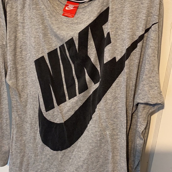 Nike long sleeve T-shirt - Picture 2 of 6